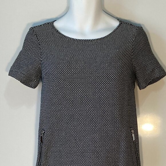 Gap SZ S Black & white textured weave short sleeve shift dress zipper details - Picture 3 of 9